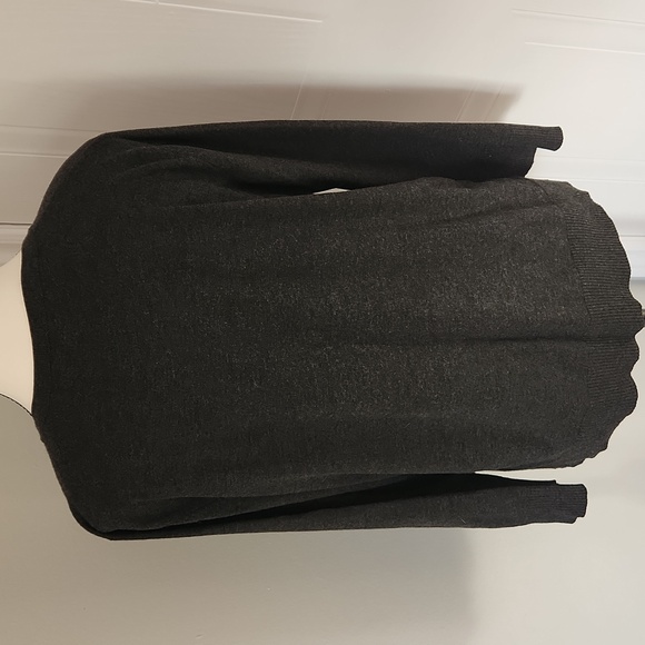 Cable & Gauge dark grey cardigan with sparkly bow buttons, size XL - Picture 4 of 9